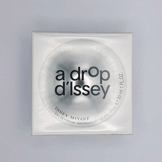 Scatola A Drop d’Issey Issey Miyake su sfondo bianco
