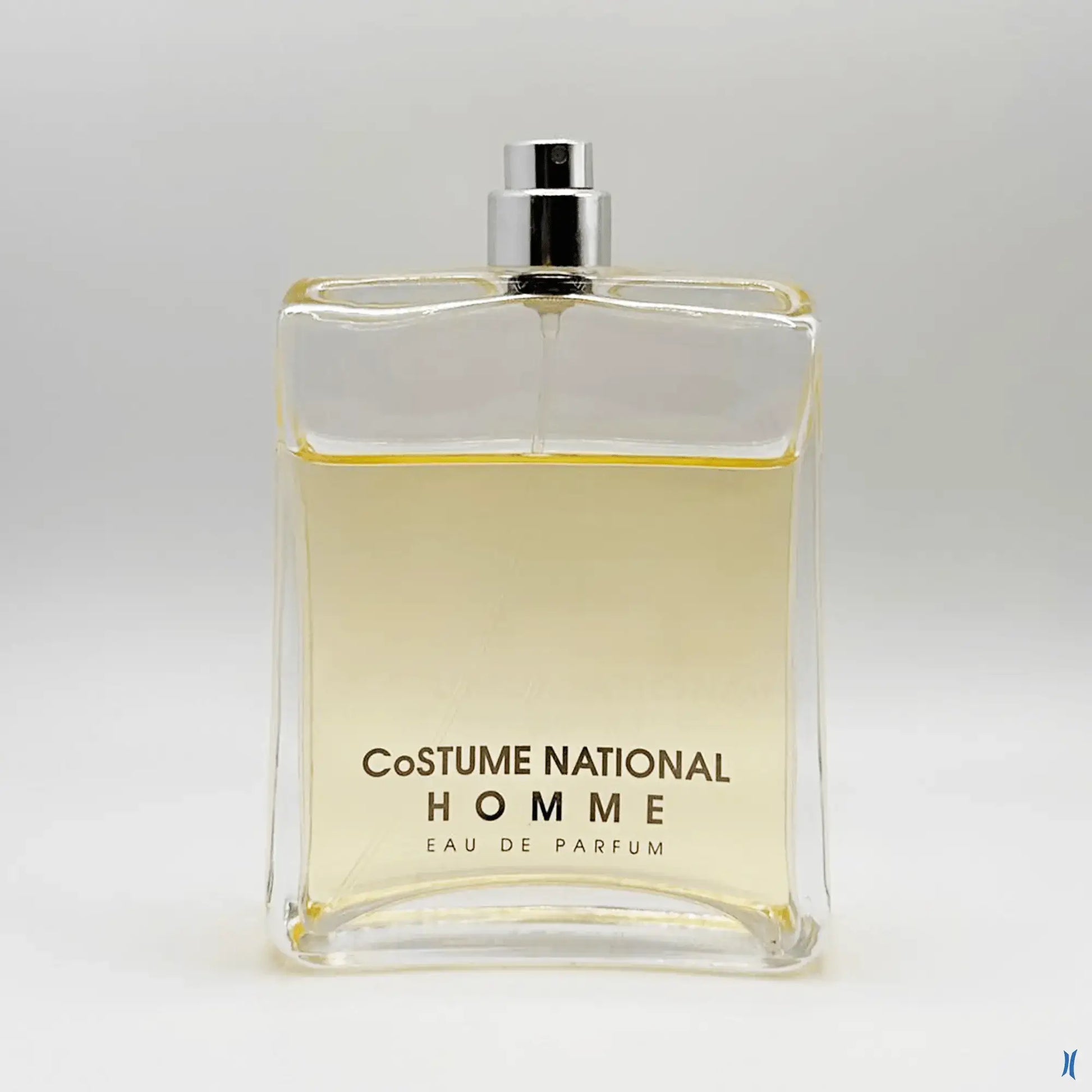 Flacone Costume National Homme 100 ml Eau de Parfum su sfondo bianco