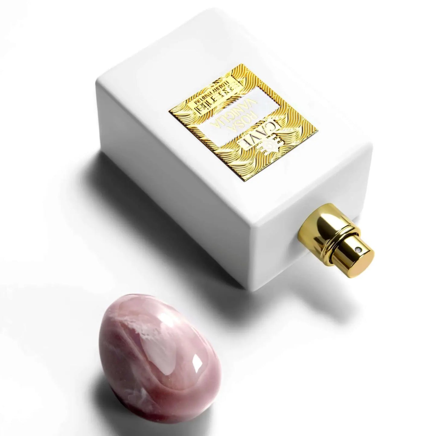 Dettaglio flacone Rosa Vaniglia atmosfera elegante Cave