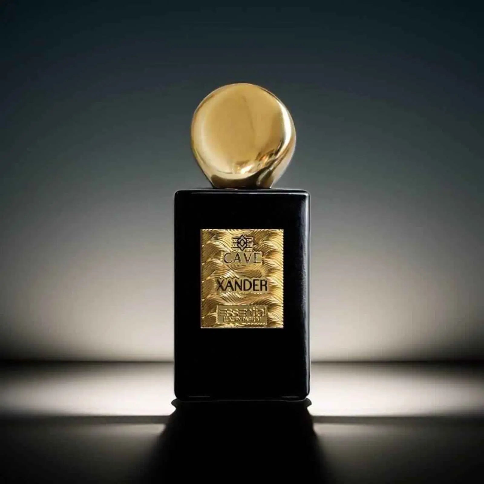 Dettaglio flacone Xander atmosfera orientale resine legni