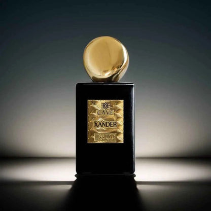 Dettaglio flacone Xander atmosfera orientale resine legni